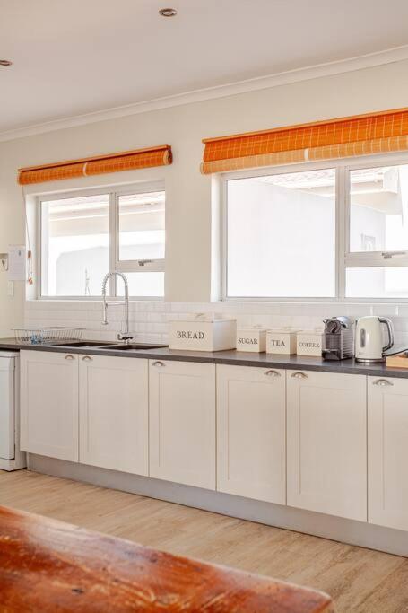 La Petite Baleine Oceanfront Luxury Villa Де-Келдерс Экстерьер фото
