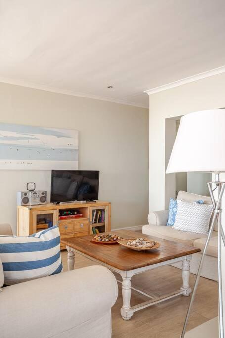 La Petite Baleine Oceanfront Luxury Villa Де-Келдерс Экстерьер фото