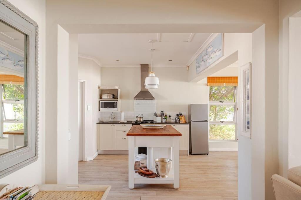 La Petite Baleine Oceanfront Luxury Villa Де-Келдерс Экстерьер фото
